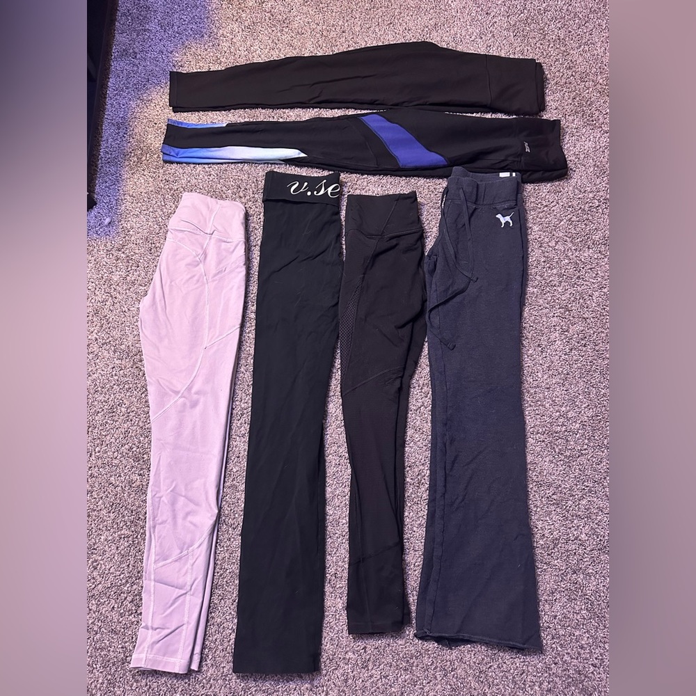 Selling Victorias Secret leggings/yoga pants bundle. Size small. Gently used.